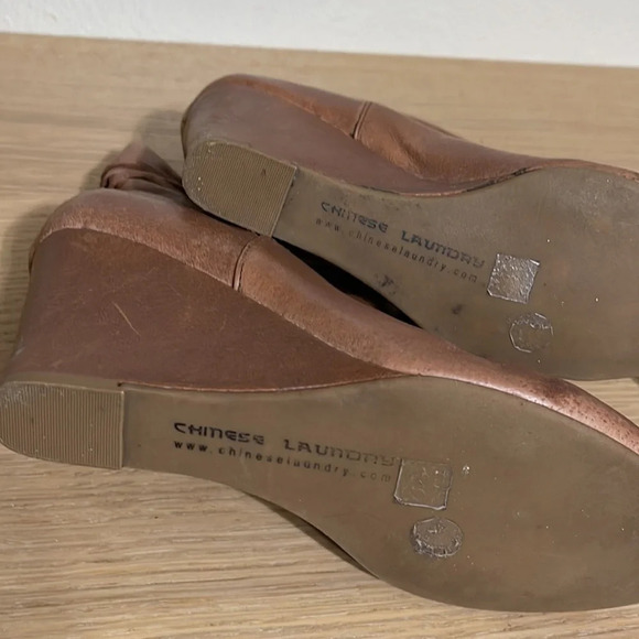 Chinese Laundry Wedge Boot Tan Cognac Size 7 - Picture 16 of 16